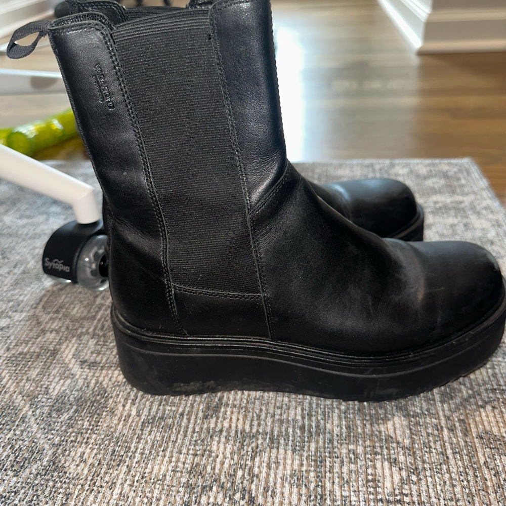 Black Platform Chelsea Boots - Women